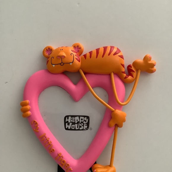 New Set of 2 Girls Child’s Pink Picture Frames Decor Butterfly & Heart Table Top - Picture 6 of 9